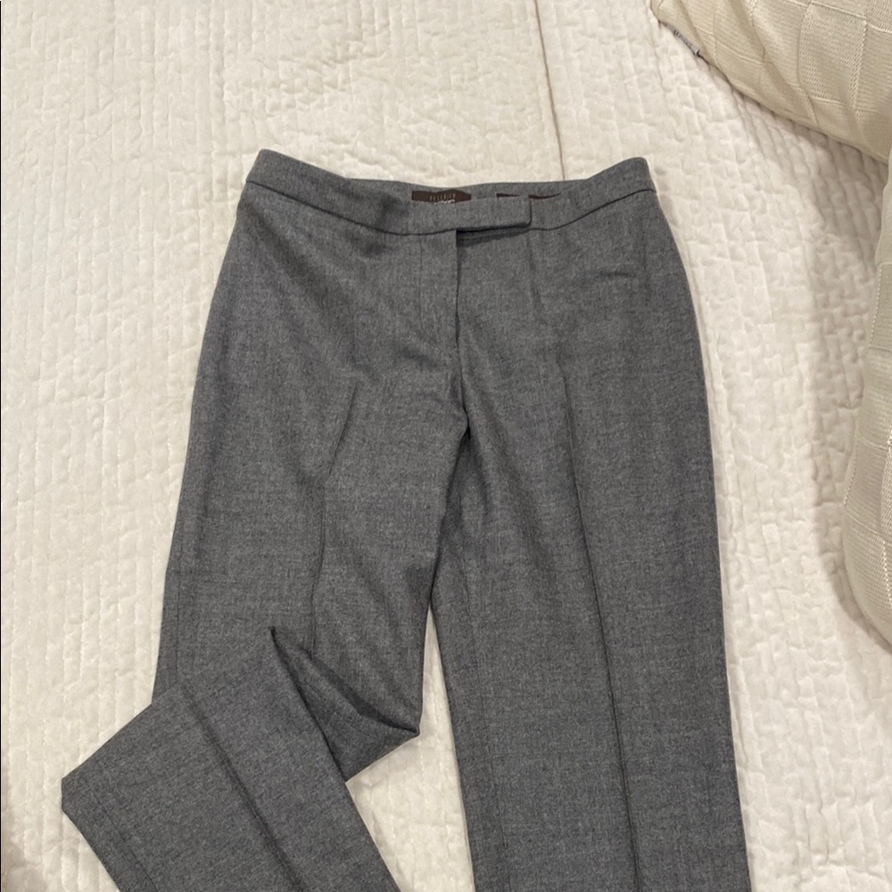 Peserico Gray Wool-Blend Trousers with Tailored Silhouette
